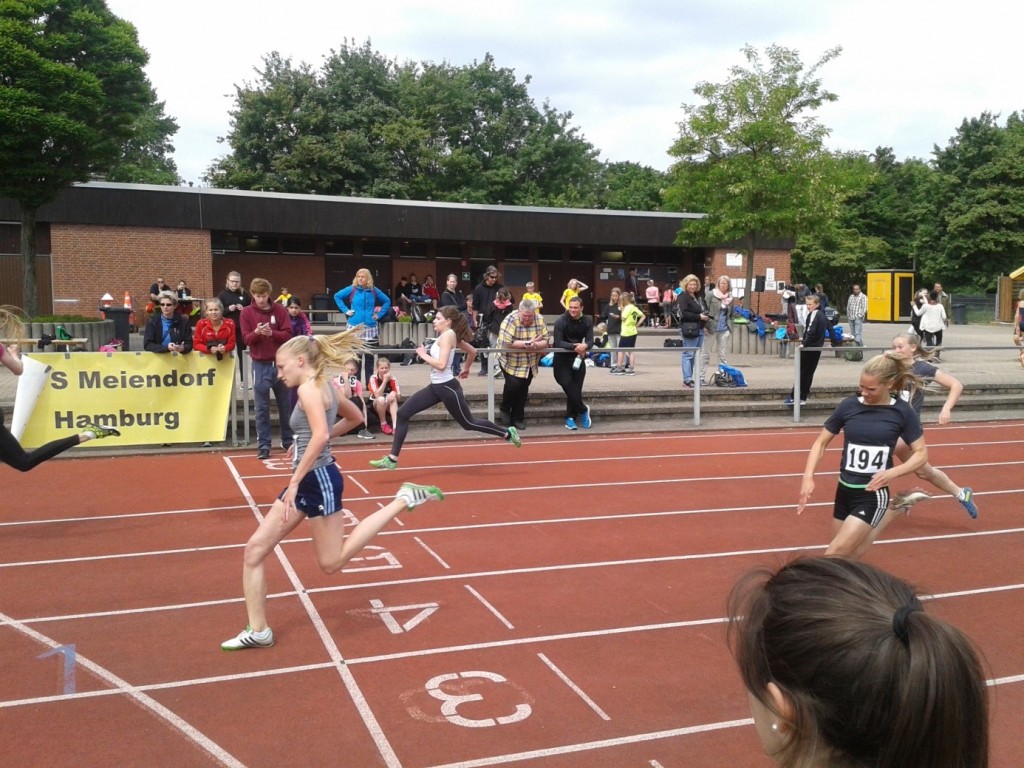 Sophie Metterhausen gewinnt Silber, Lara Bock kommt auf Platz 4 ins Ziel