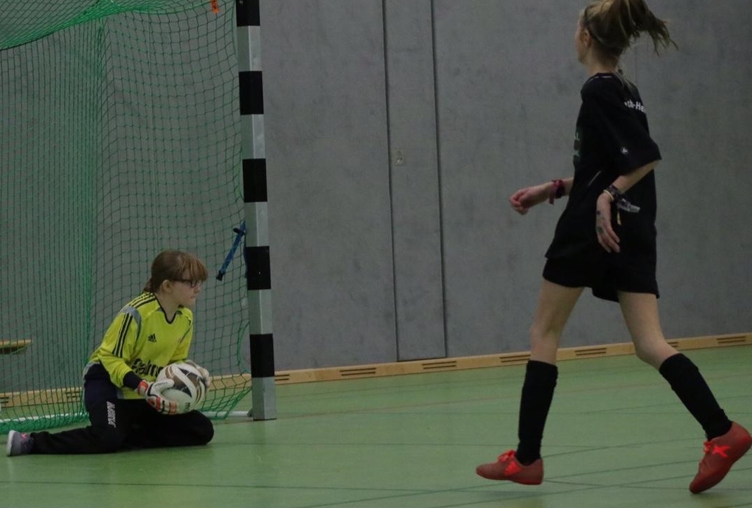 Junge in der 6. klasse mit einem älteren mädchen