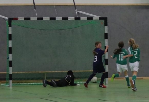 Junge in der 6. klasse mit einem älteren mädchen